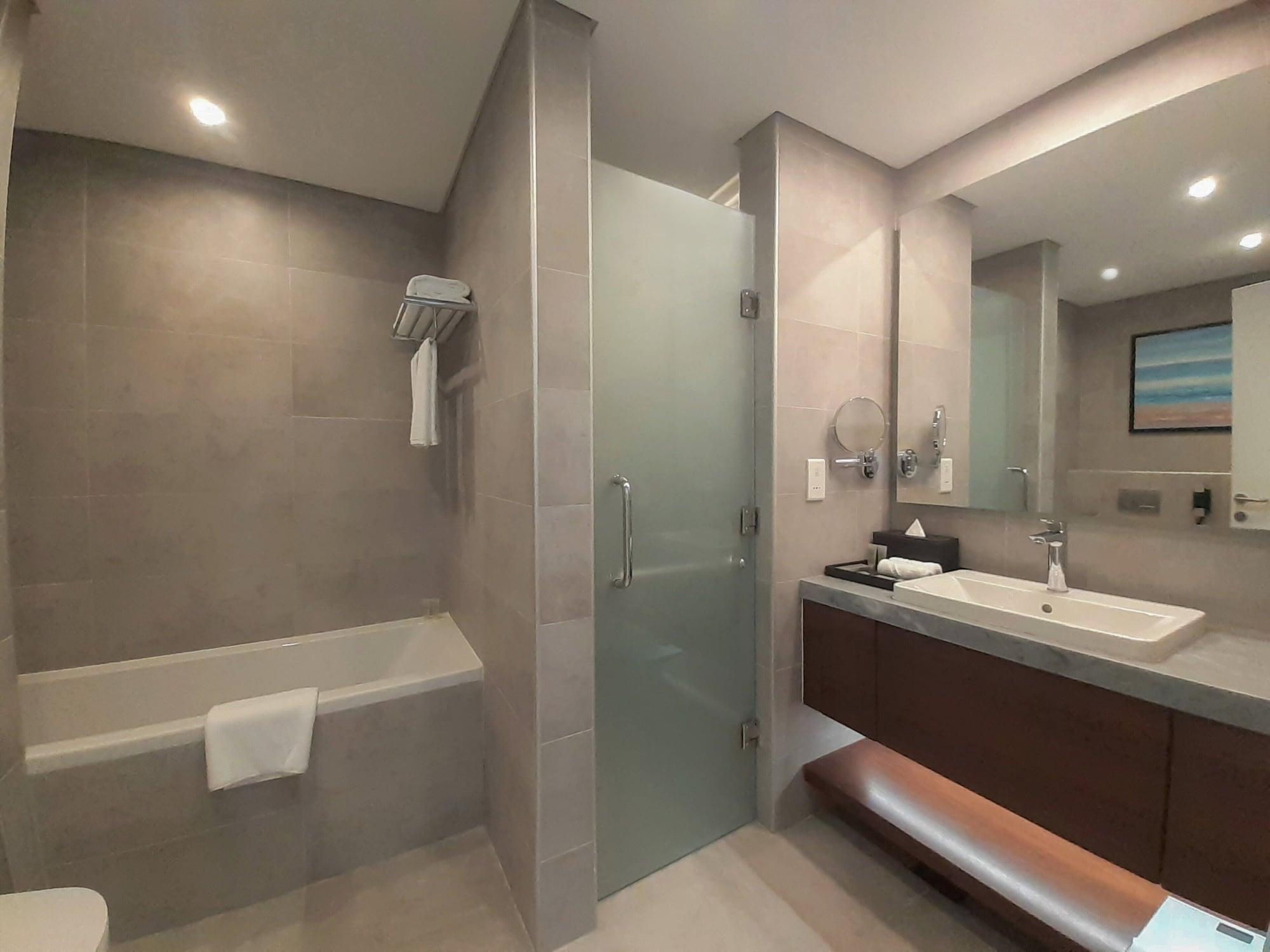 Somerset West Bay Ad Dawhah Esterno foto Bathroom